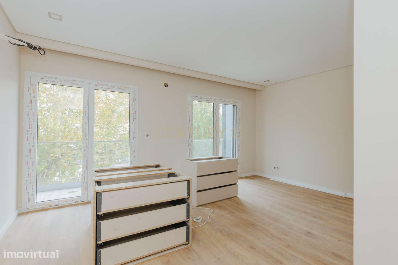 Apartamento T2 Novo com Vista Panorâmica em Loures-56