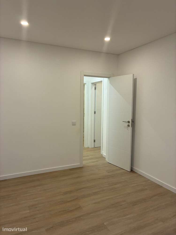 Apartamento T4 em Barreiro com Excelente Localização-7