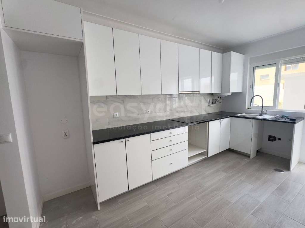 Espetacular Apartamento T3 com logradouro em Amora-1