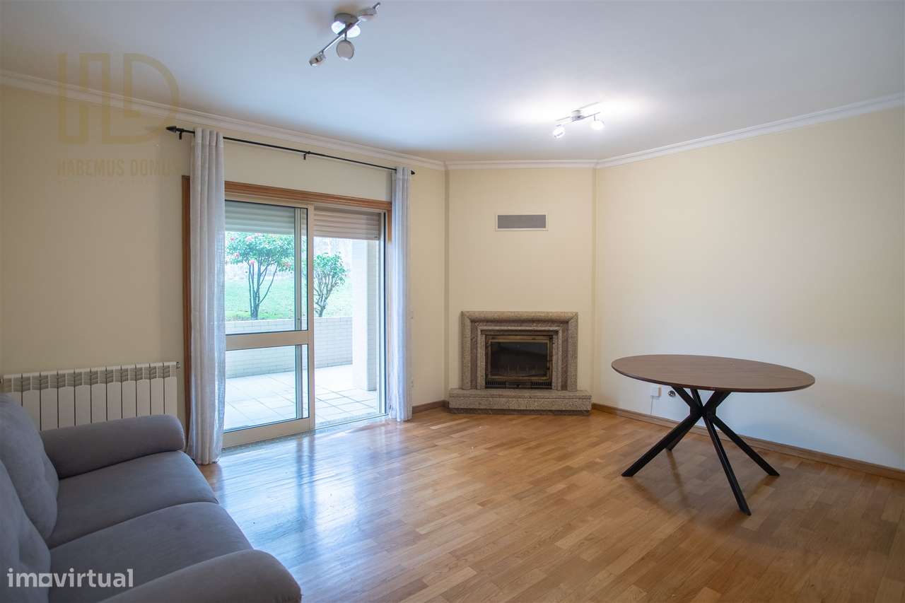 T2 renovado em frente ao metro Manuel Leão II - Grande imagem: 5/21