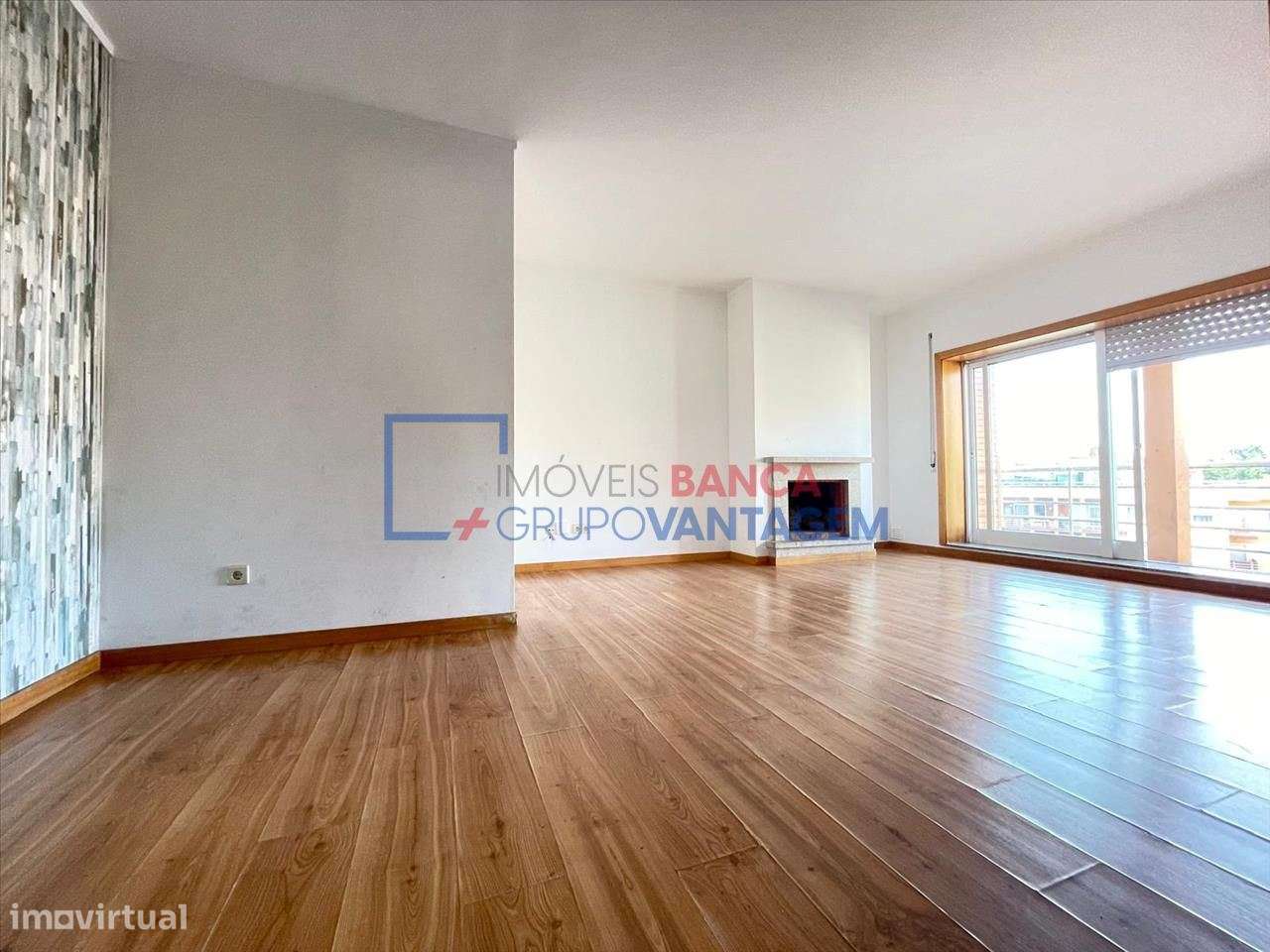 Apartamento T1+1 C/ Lugar de Garagem em Canelas - Grande imagem: 2/15