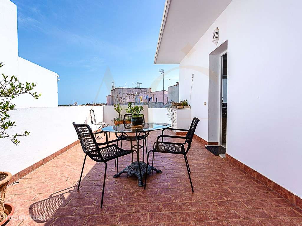 Moradia com Garagem, Piscina, Jardim e amplos Terraços, para venda ...-24