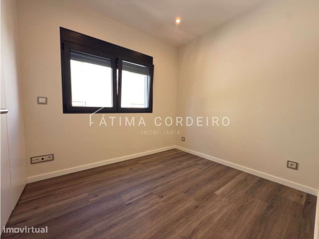 T4 de Luxo com Terraço de 115 m² no Coração de Almada-10