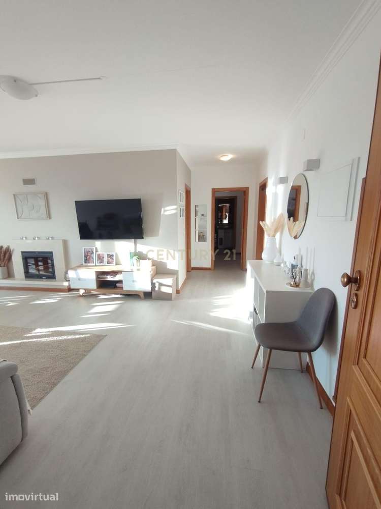 Apartamento T3 Como Novo com Garagem – Junto à Estação de Comboios do - Grande imagem: 2/60