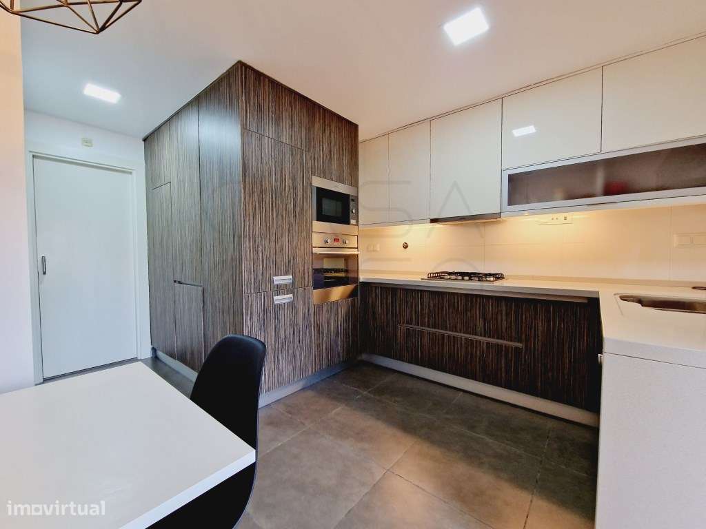 Apartamento de 2 assoalhadas para arrendar totalmente mobilado - Grande imagem: 1/24