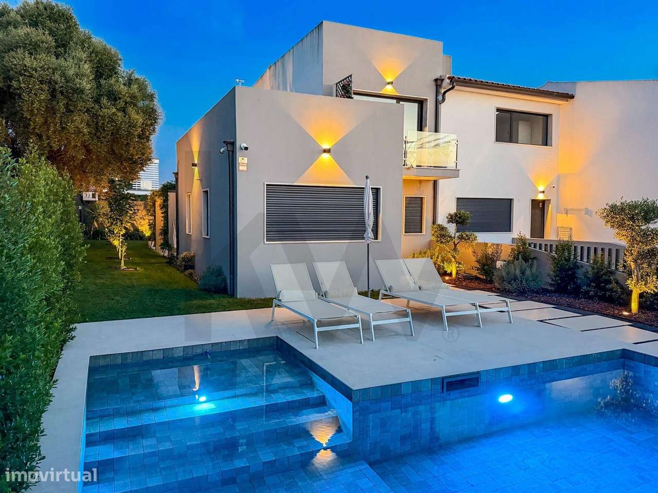 Moradia Contemporânea T3+1 com Piscina em Condomínio Fechado Exclusivo-18