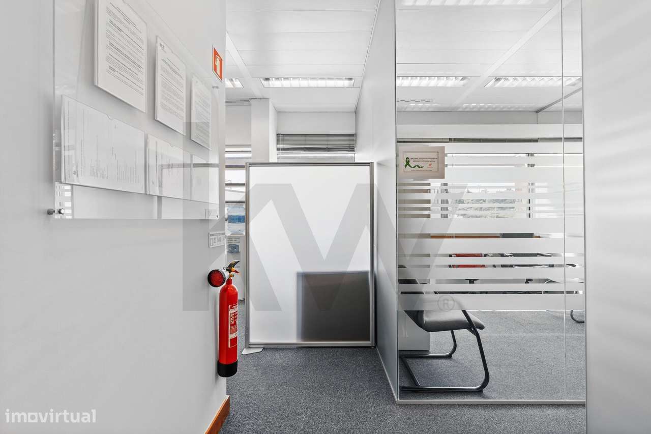 Escritório Moderno de 135 m2 c/ 5 Estacionamentos no Neopark, Carnaxid - Grande imagem: 3/23