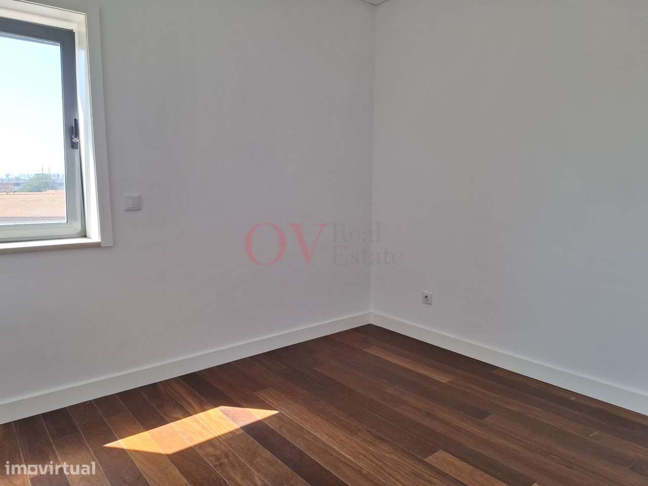 Apartamento T4 com remodelação total na rotunda da Boavista-10