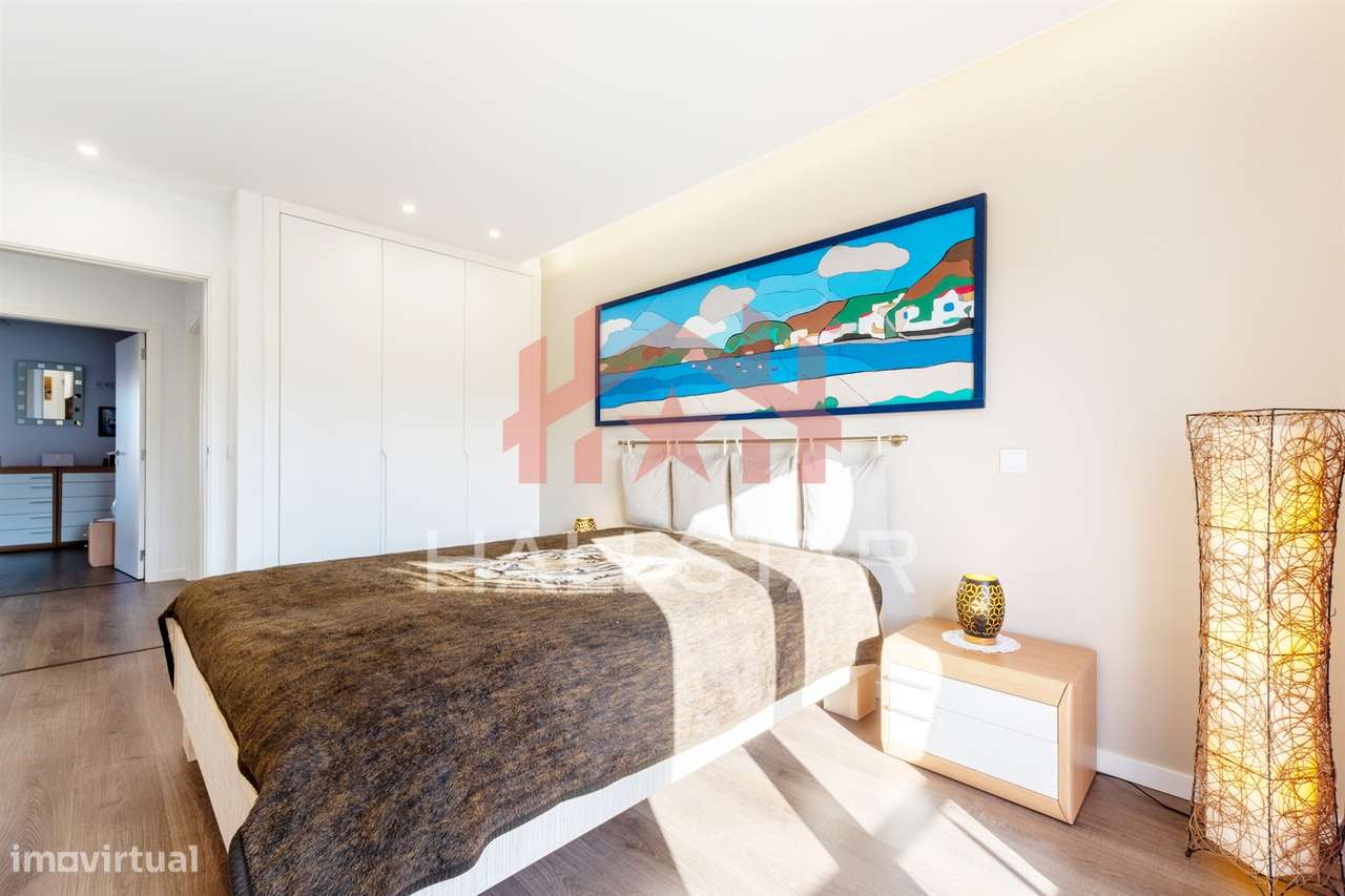 Moradia T4 / Jardim e Garagem / Cela-33