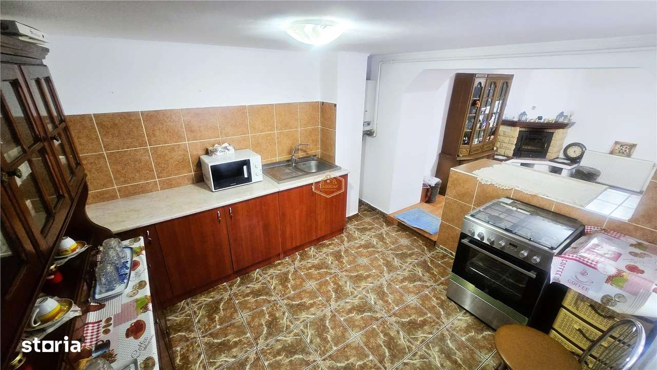 VIDEO | Casa spatioasa cu 8 camere, garaj si curte proprie | Baritiu-3