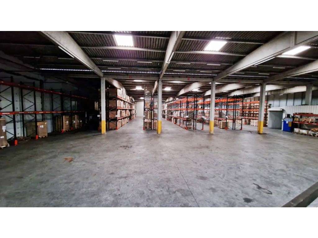 Instalações industriais/logísticas junto ao Aeroporto - Grande imagem: 2/13