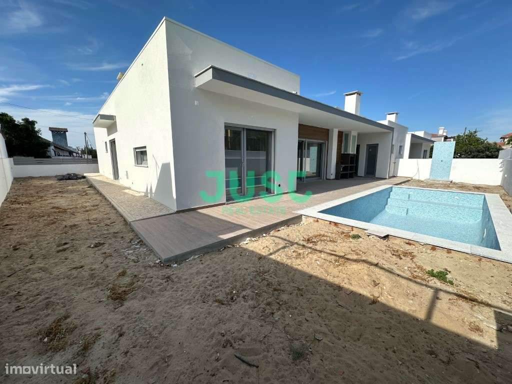 Moradia Terrea Isolada T4 Com Piscina E Garagem Em Azeitao