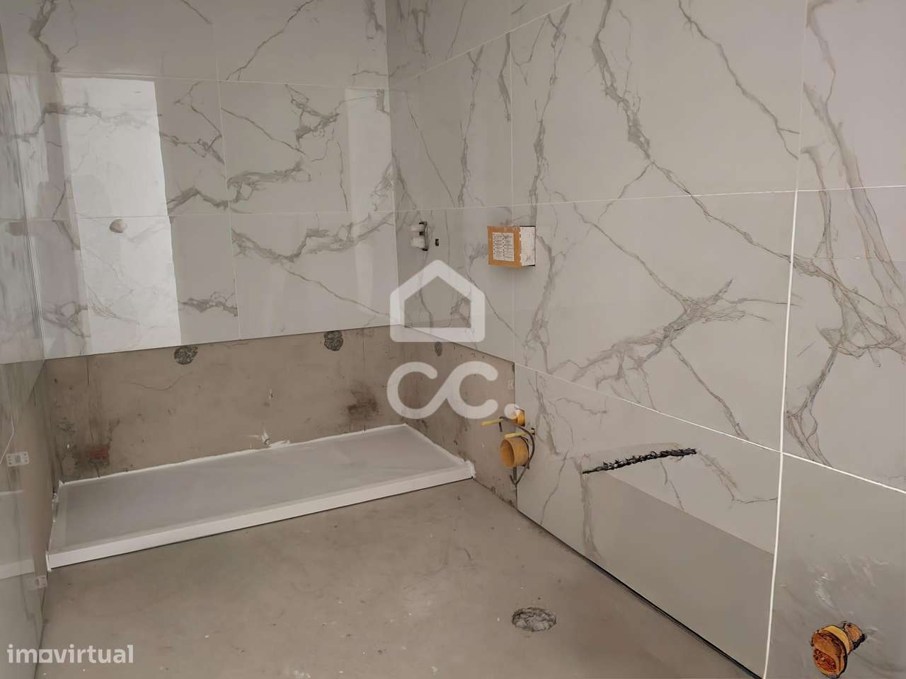 Moradia T3 Nova com 3 Suites, Jardim e Terraço – Design Contemporâneo-23