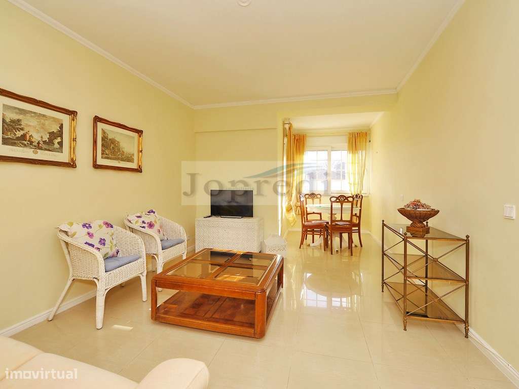 Apartamento T2 remodelado no centro de Carcavelos a escassos minuto... - Grande imagem: 2/22