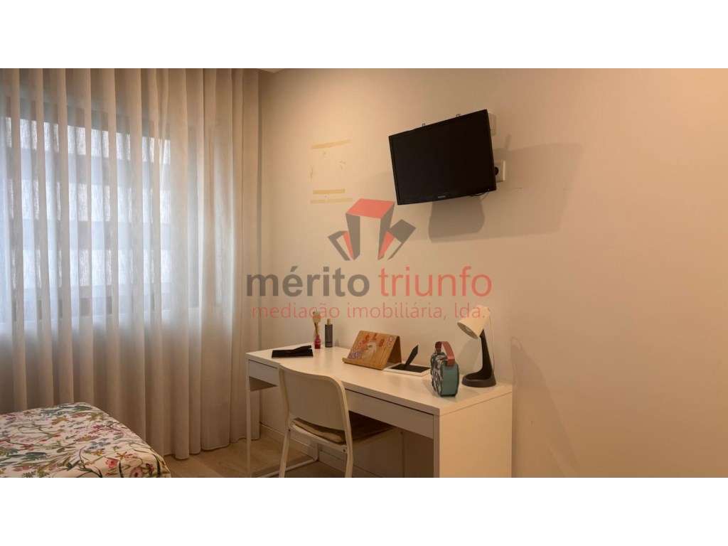Excelente Apartamento c/ 3 Suites no Centro de Famalicão-29
