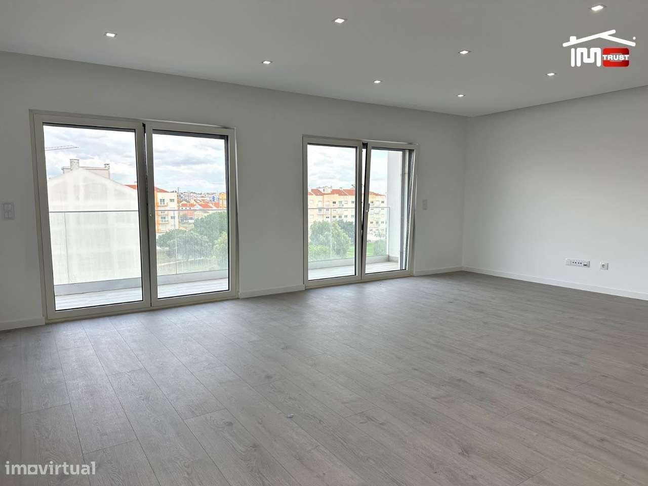 Incrivel Apartamento T2 com Varanda, e Arrecadação-6