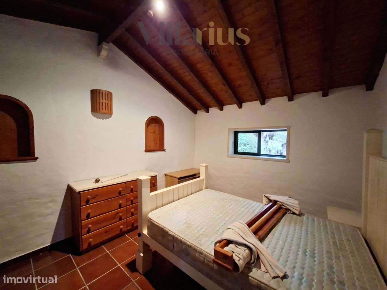 Moradia Térrea com Terreno Extenso a 3 min de Alverangel-21