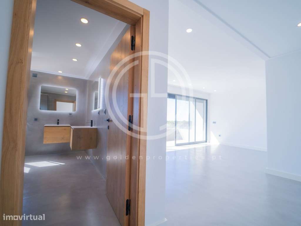Invista na sua casa de sonho! Moradia T5 em Quarteira, perto da Pra...-23