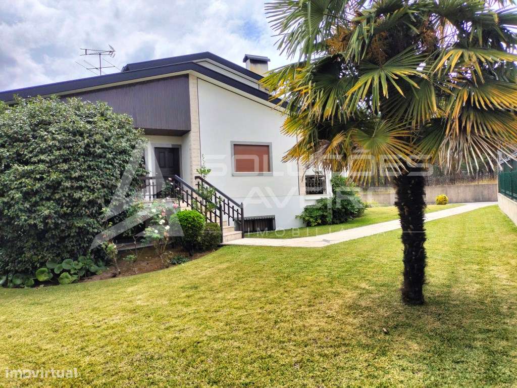 Moradia T4 com Piscina-22