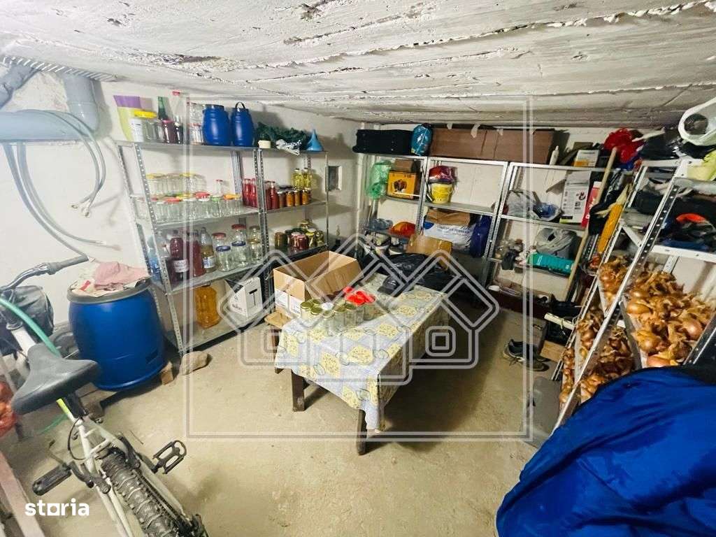 Ap in Cisnadie, cu 4 camere, balcon si pivnita - Imagine principală: 5/10