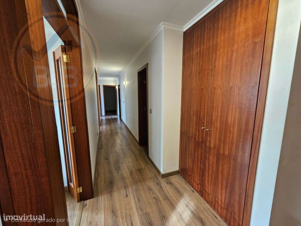 Apartamento T3 com garagem em Valbom-16