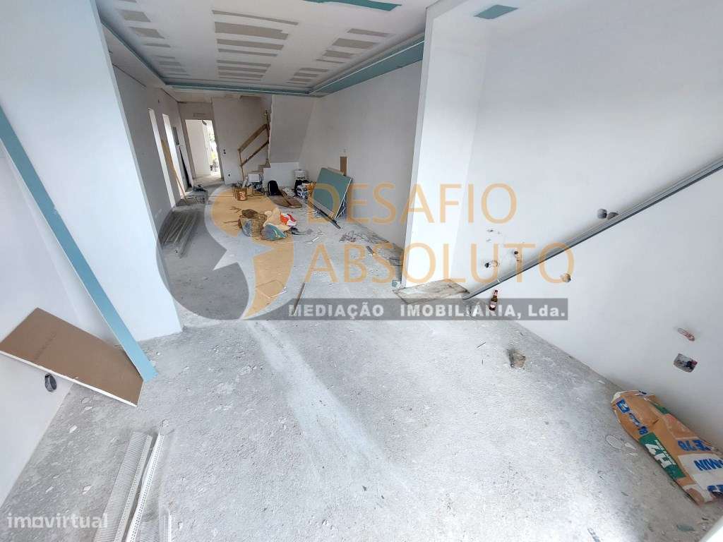 Moradia Geminada Duplex T3. Redondos, Fernão Ferro-6