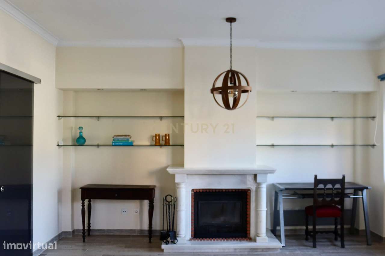 Arrenda-se Moradia T2 com Quintal Privativo, Anexo e Garagem em Alguei - Grande imagem: 4/27