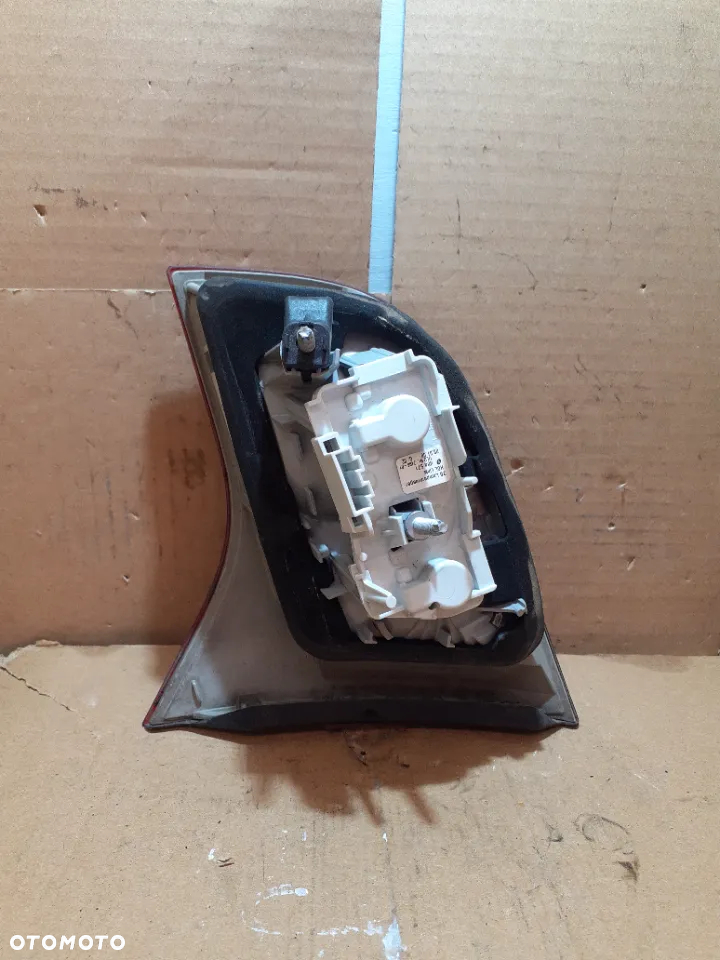 LAMPA TYLNA LEWA AUDI A4 B7 KOMBI nr 8E9945093 - 3