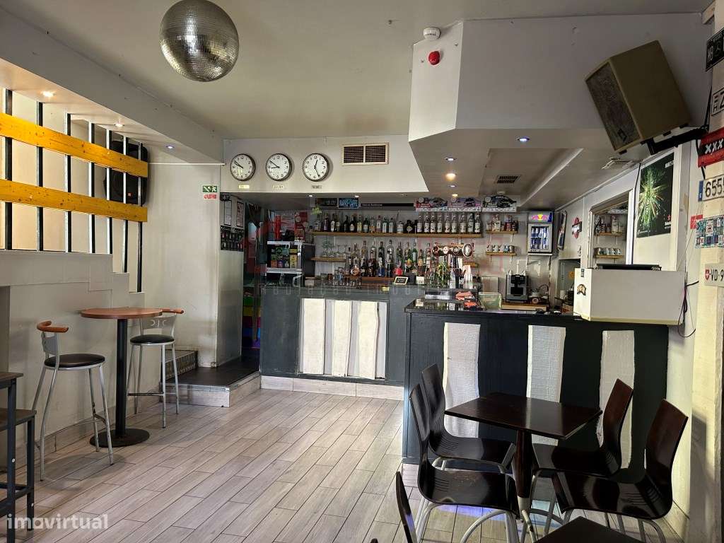 Prédio no Centro Histórico de Peniche - Grande imagem: 3/26