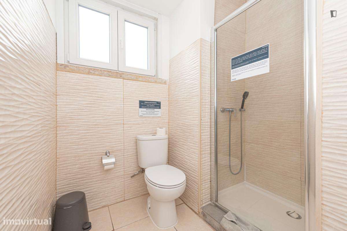 Quarto - localizado em Marquês de Pombal Lisbon - Grande imagem: 2/23