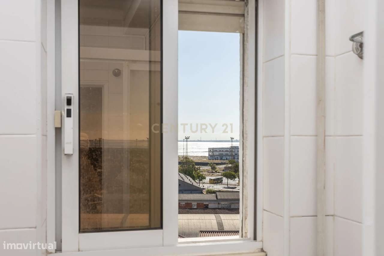 Apartamento T3 em Almada com Excelente Localização-40