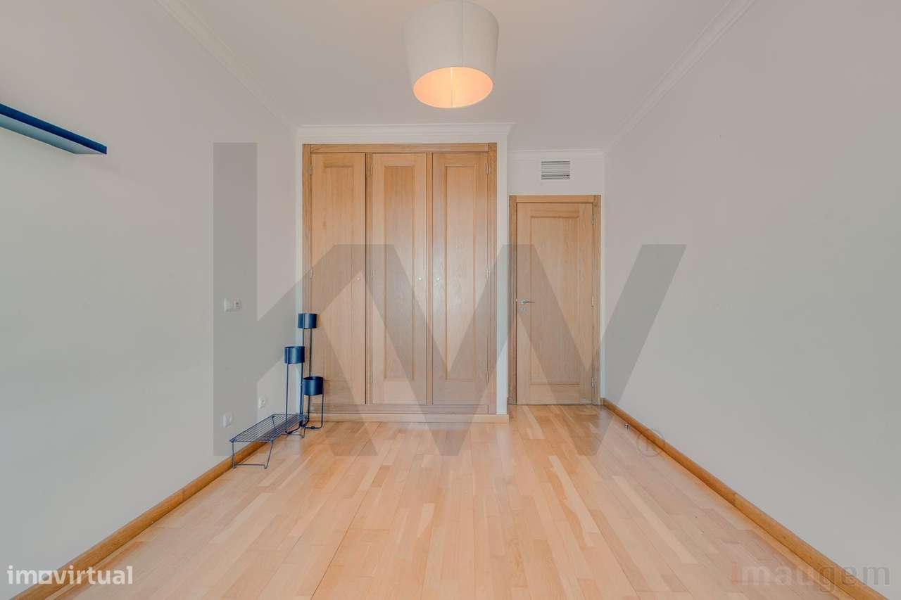 T3 Renovado com Lugar de Garagem e Arrecadação | 133 m2 | Prior Velho-5