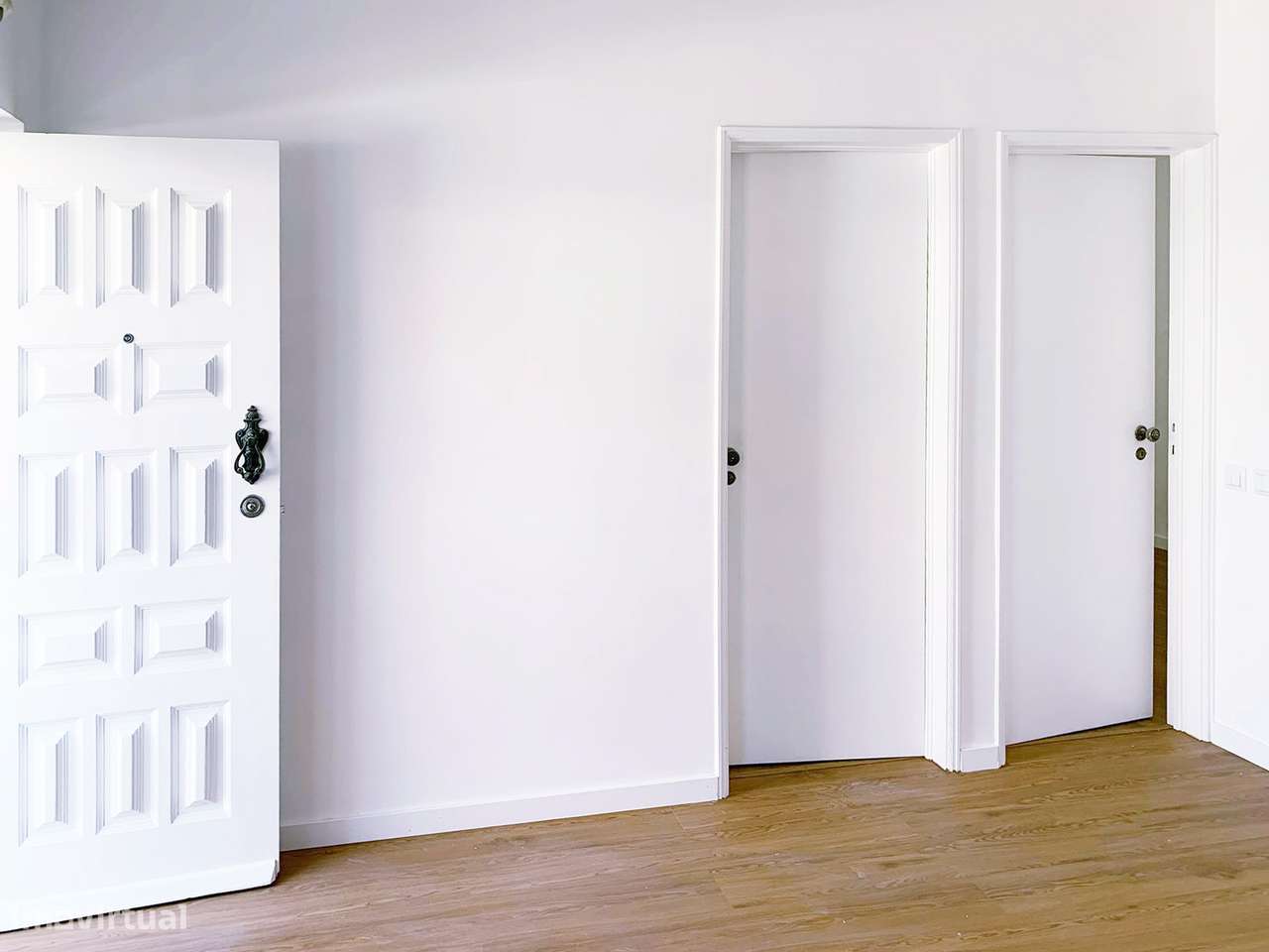 Moradia bi-familiar com entradas independentes (2 apartamentos) - Grande imagem: 5/28