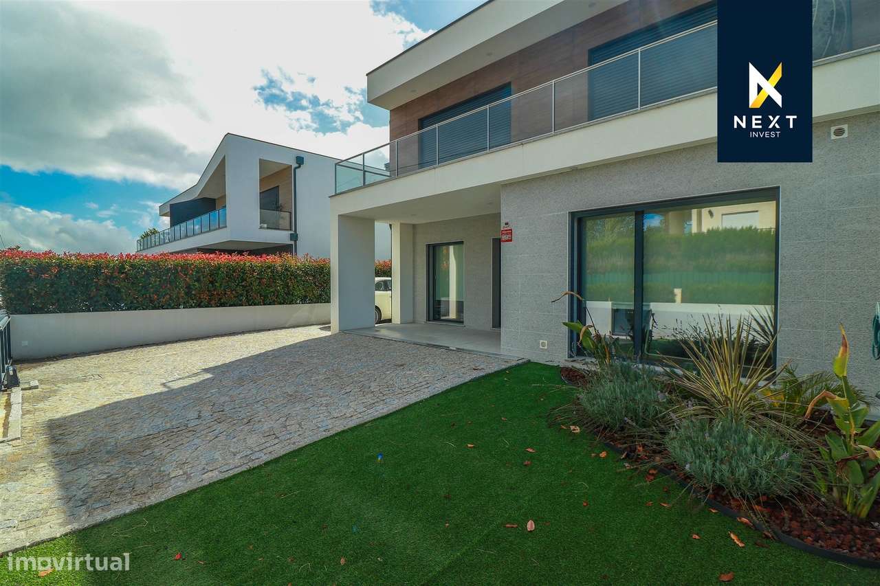 Moradia Geminada T4 com Piscina – Viseu-8