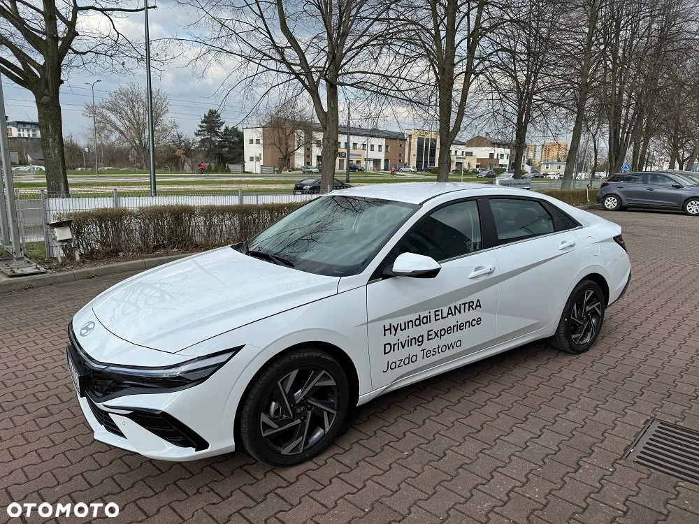 Hyundai Elantra 1.6 Executive CVT - 4