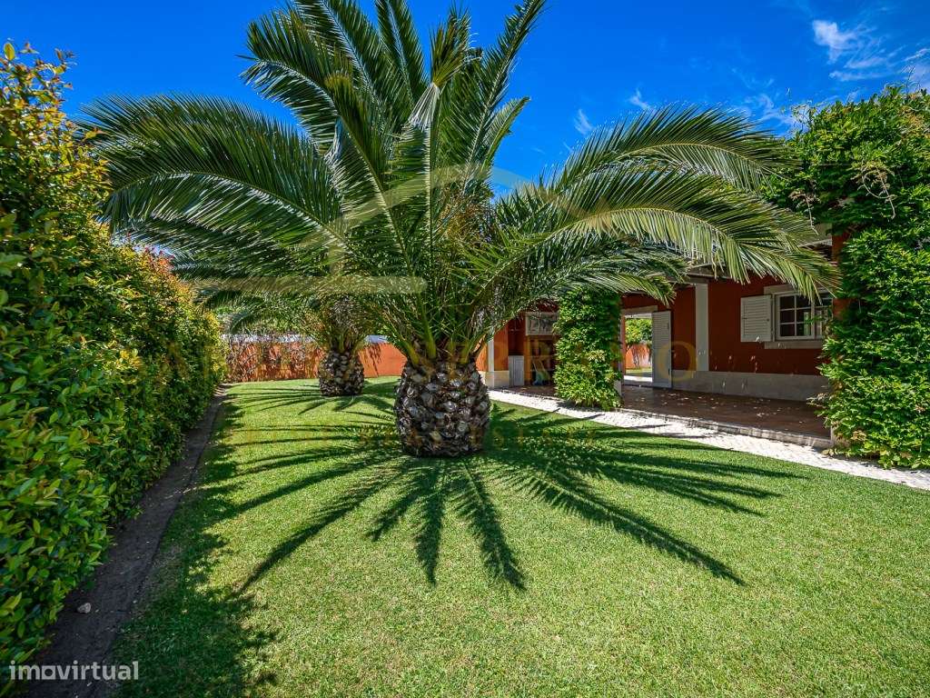 Moradia de traça tradicional com 7 assoalhadas-13