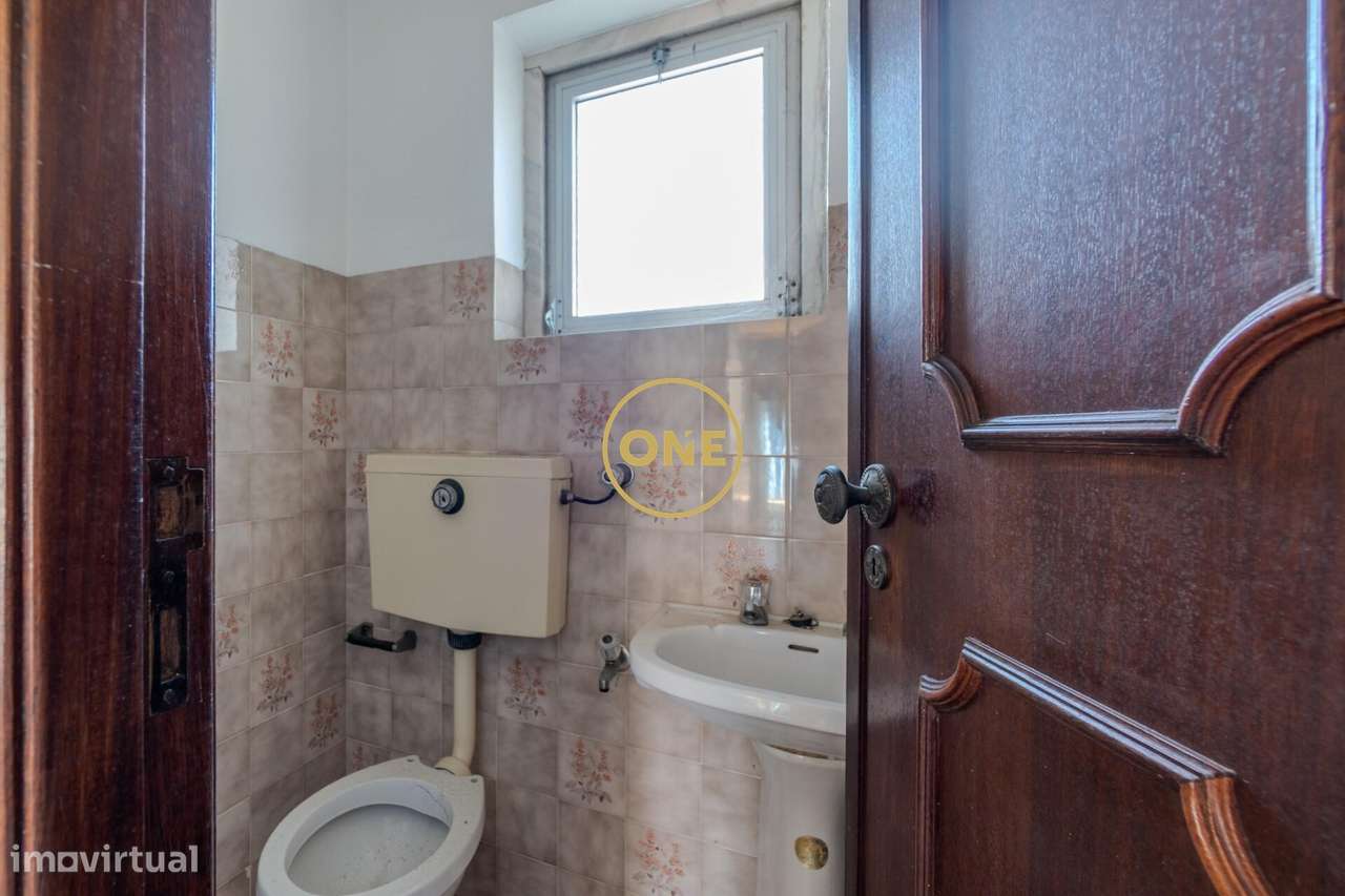 Prédio em propriedade total com 5 divisões independentes - Povoa da Ga-51