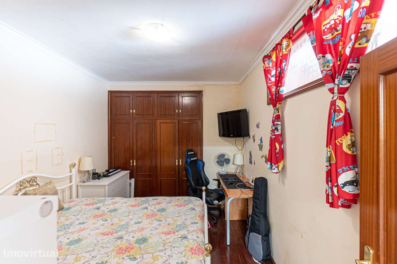 T2+1 com varanda e lugar de garagem em Oliveira do Douro-12