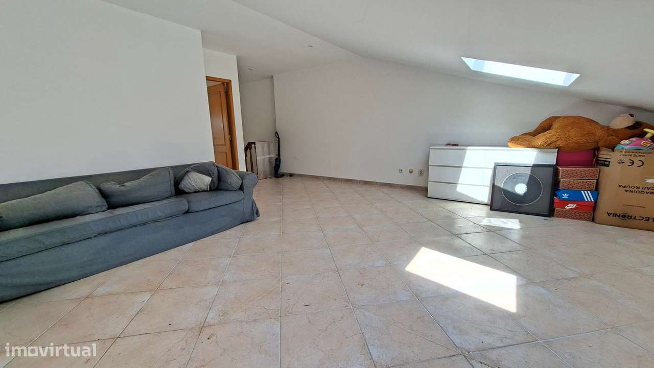 Apartamento T2+1 com 209m2 , garagem no Montijo-15