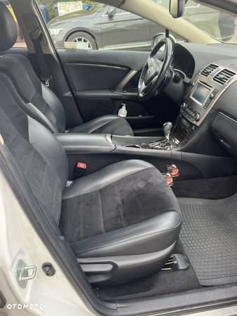 Toyota Avensis 1.8 Premium MS - 18
