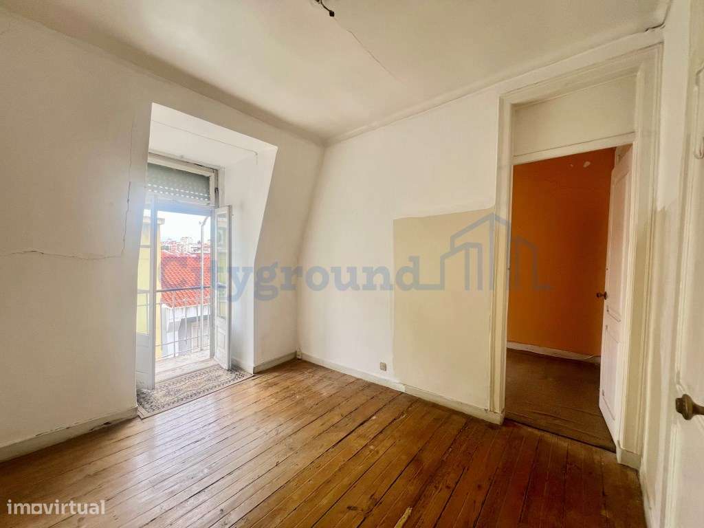 Apartamento T2 +1 com vista, luz e potencial na Penha de França - Grande imagem: 5/36