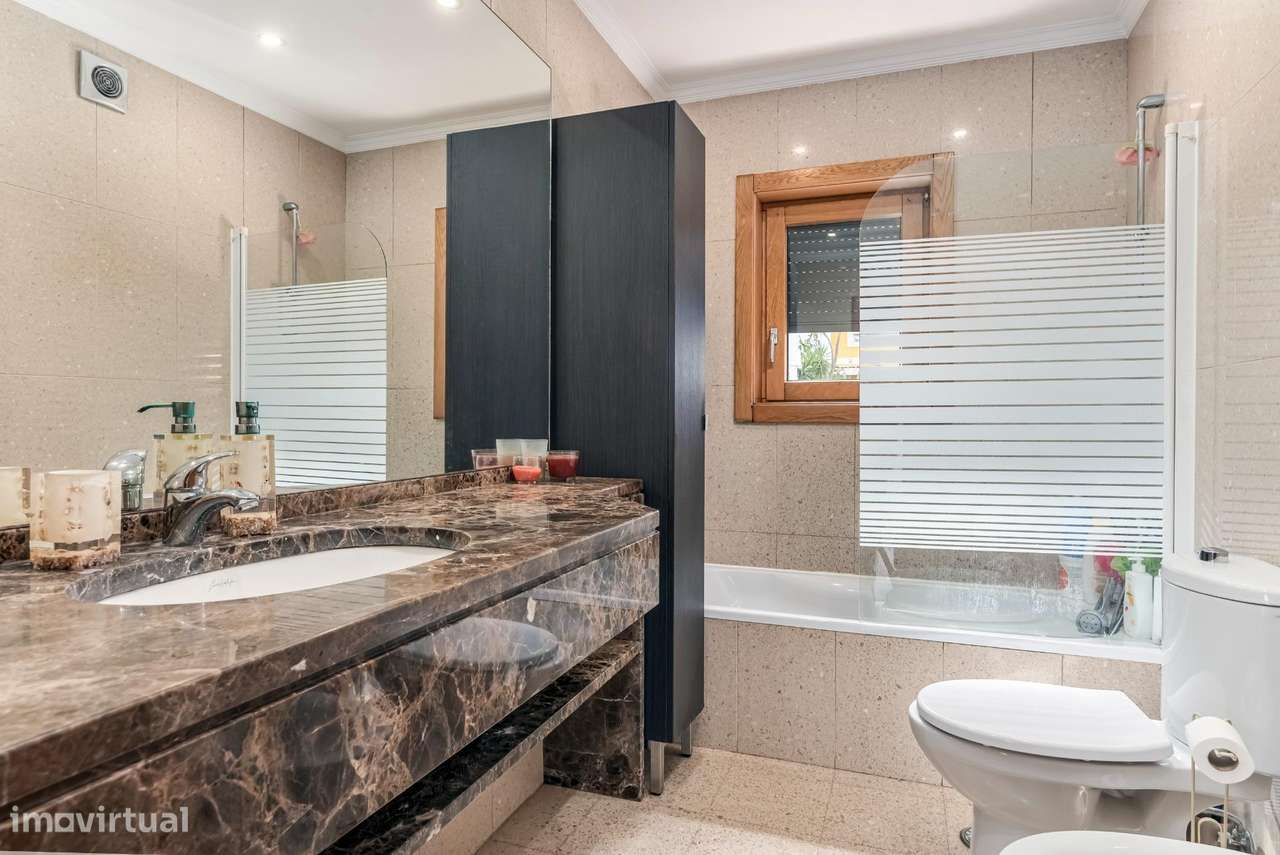 MORADIA ISOLADA T5 NA PÓVOA DE SANTA IRIA-20