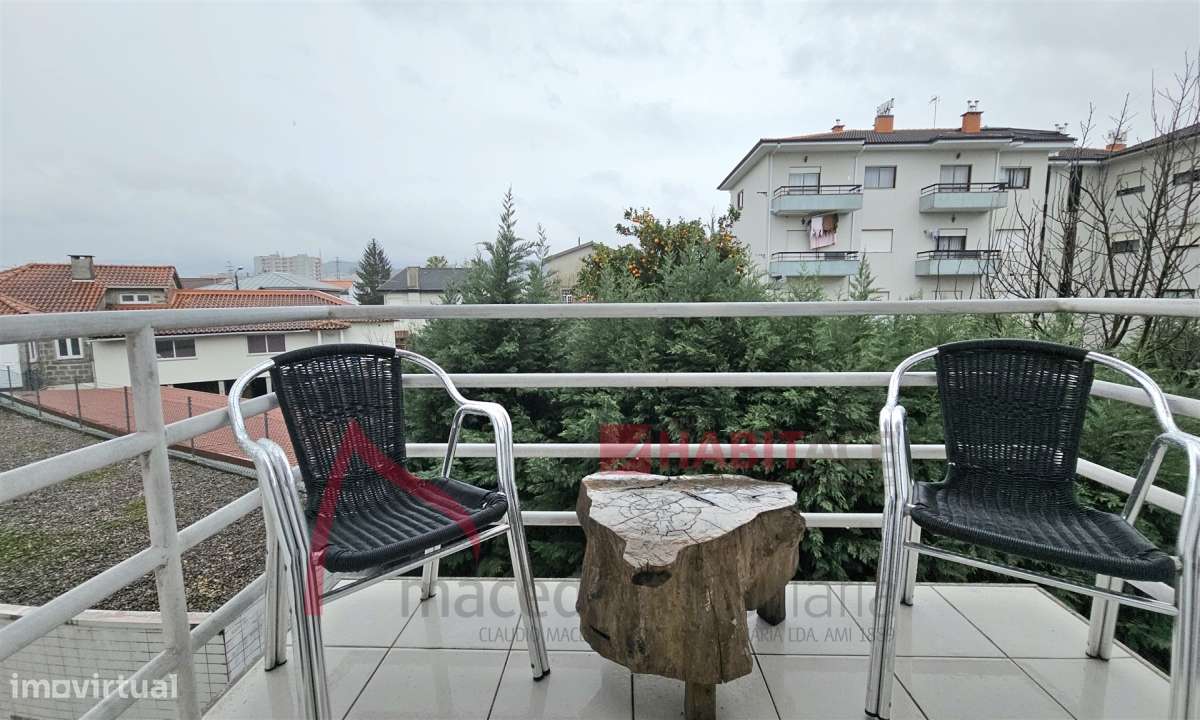 Apartamento T3 com 2 frentes e varandas em Ferreiros – Braga  O Seu Ap-38