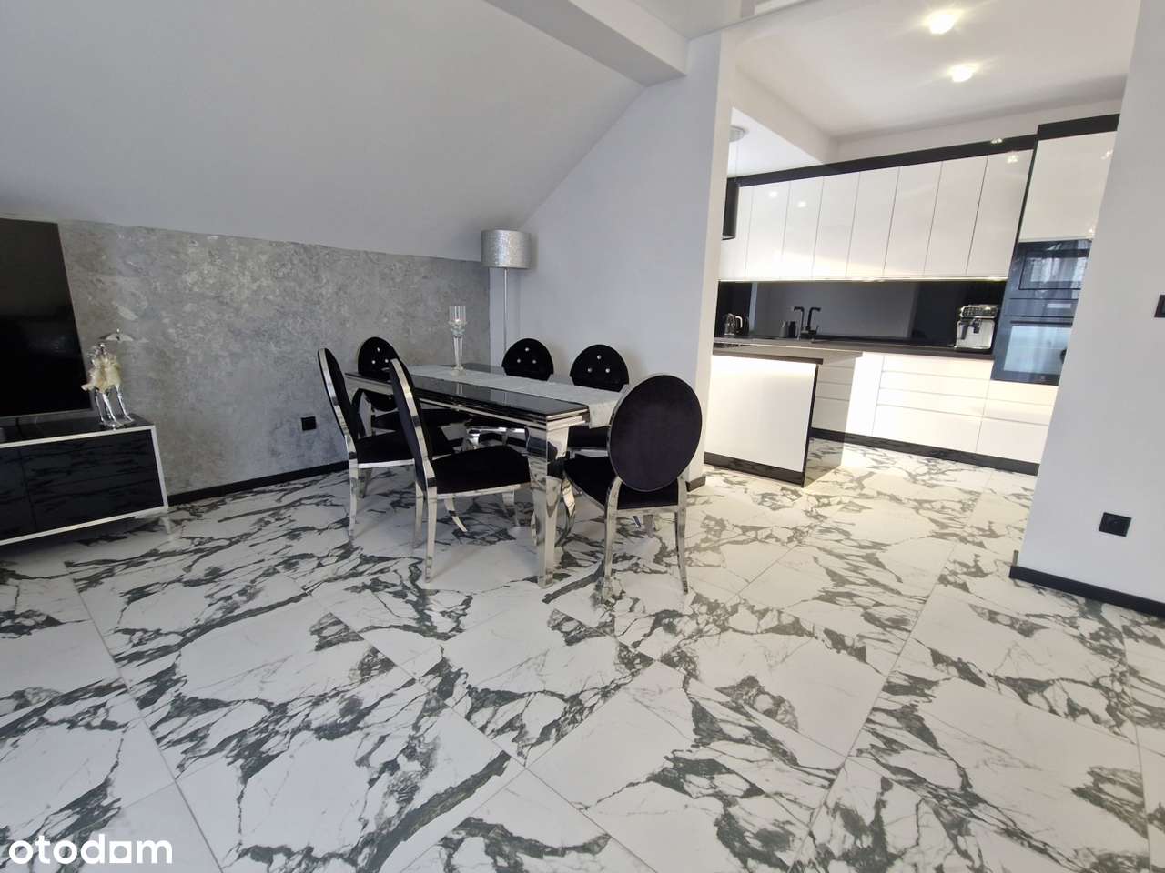 Wolnostojący, z potencjałem inwestycyjnym. 3 poziomy-osobne wejścia - Pełny obrazek: 3/18