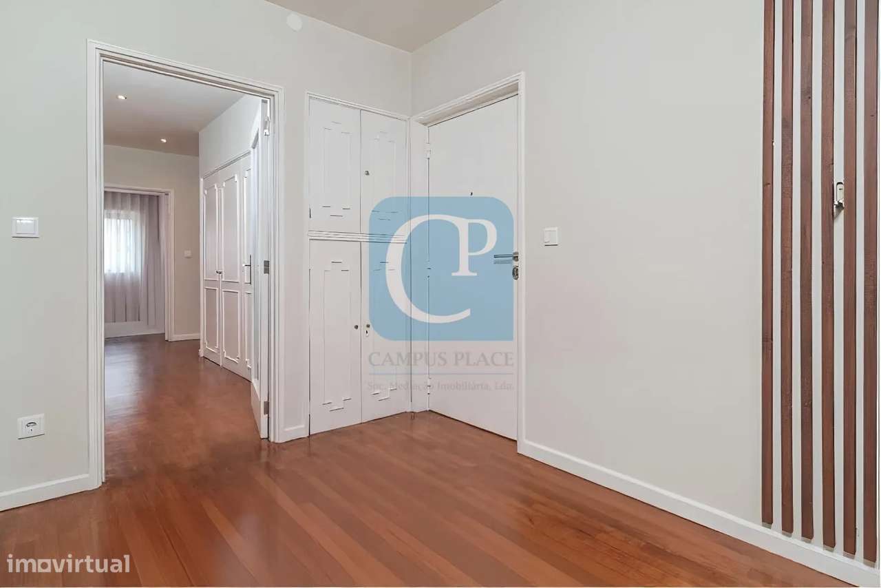 Apartamento T3+1 equipado com varanda em Ramalde, Porto - Grande imagem: 2/17