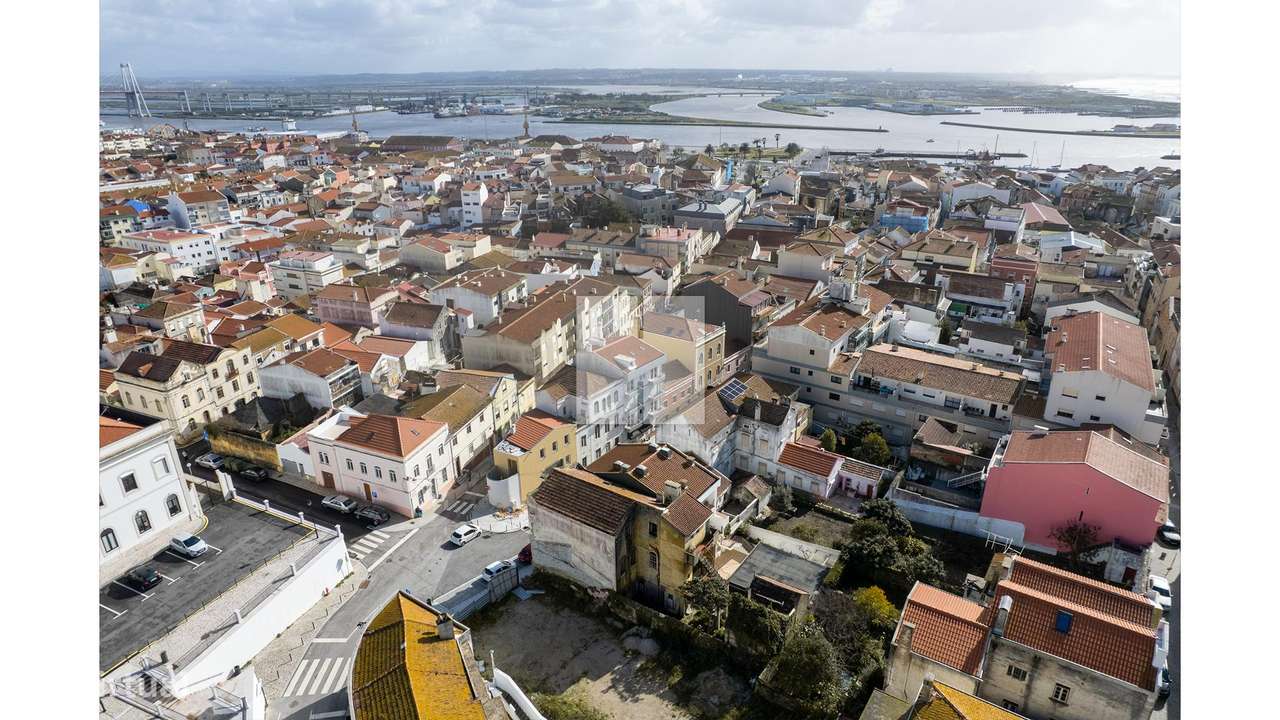 Moradia para Restaurar T10-11