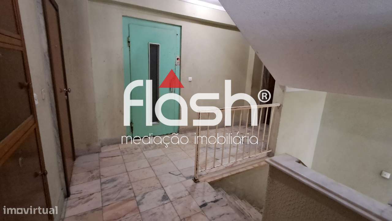 T3 com elevador e arrecadação em Mem Martins-29