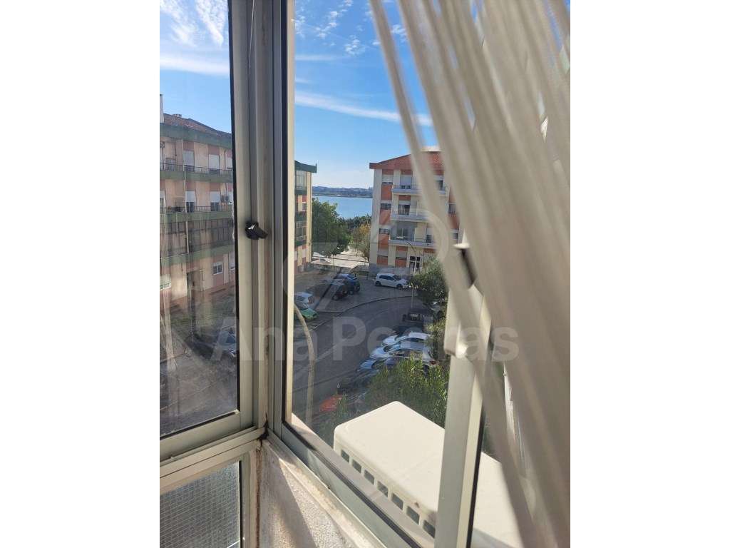 Vende-se T2 com excelente área - 87 m² - Totalmente remodelado-15