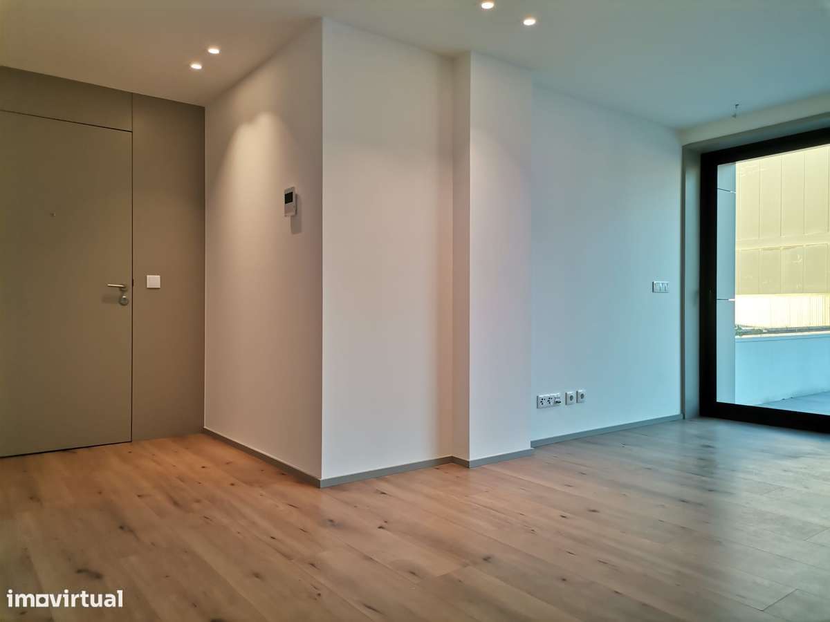 Novo T3 ÚLTIMO PISO de Luxo com TERRAÇO  - Vistas desafogadas-16