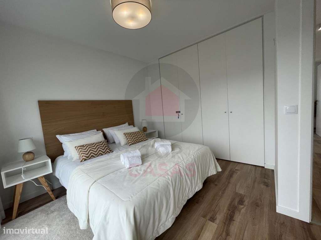 Moradia de arquitectura moderna com piscina privada-27